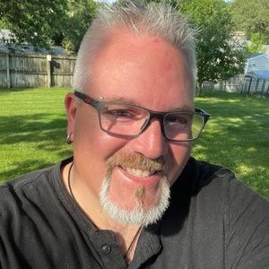 Meet your Posher, Eric